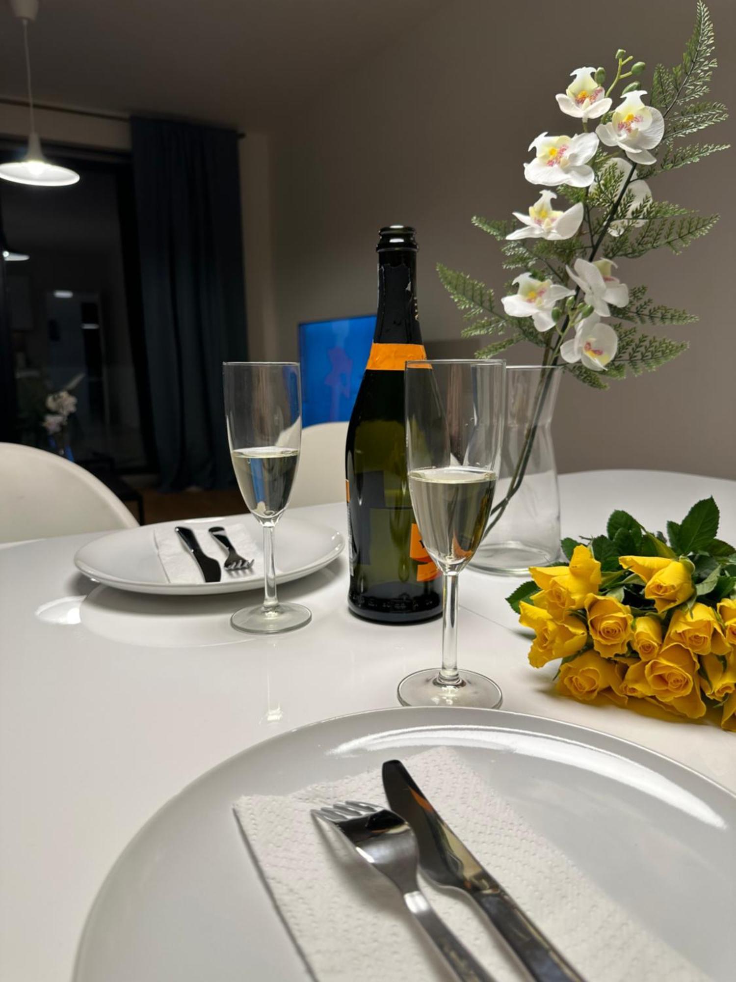 Apartment 4 Room, 2 Bath, Parking Praha Bagian luar foto