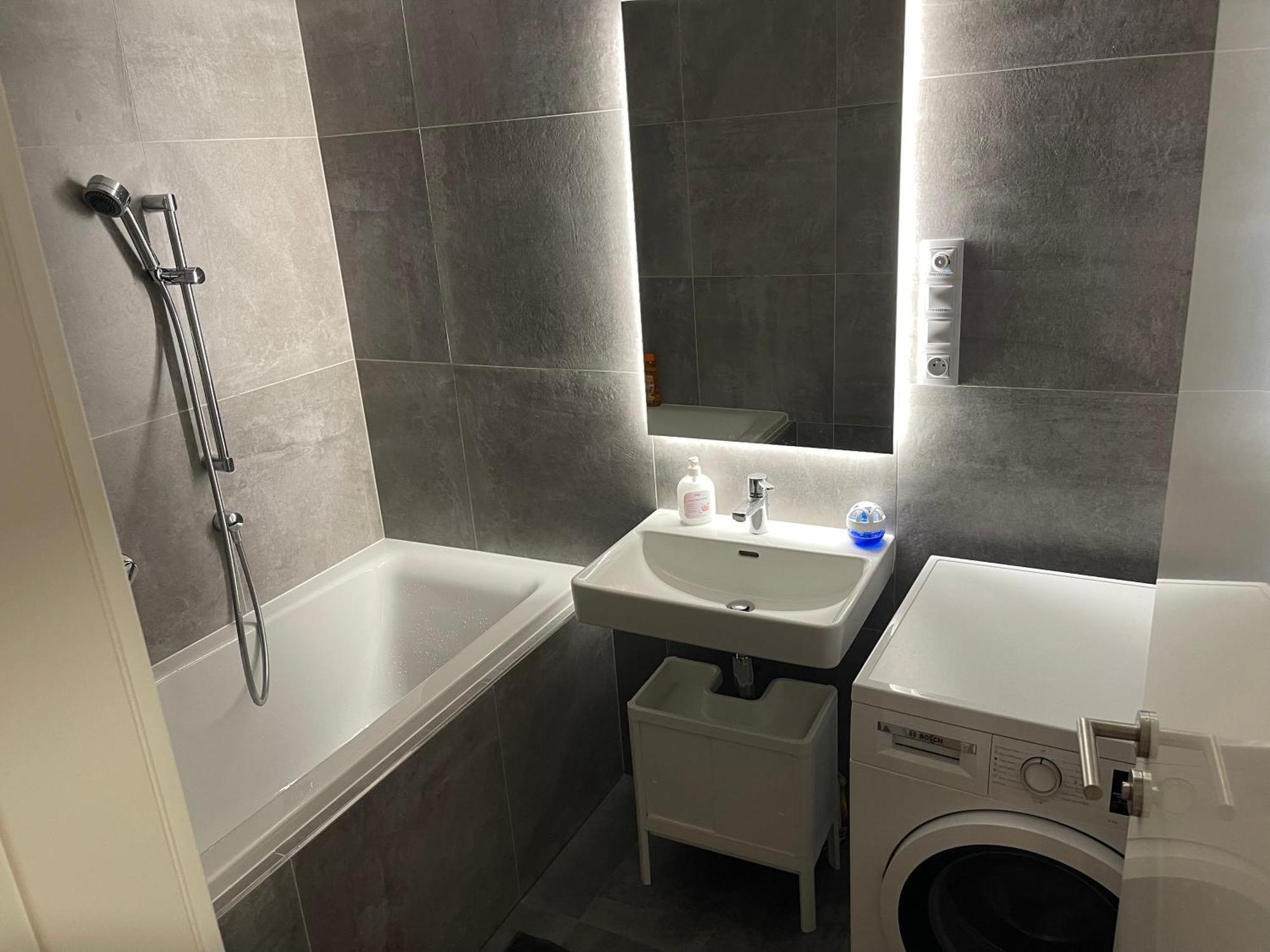 Apartment 4 Room, 2 Bath, Parking Praha Bagian luar foto