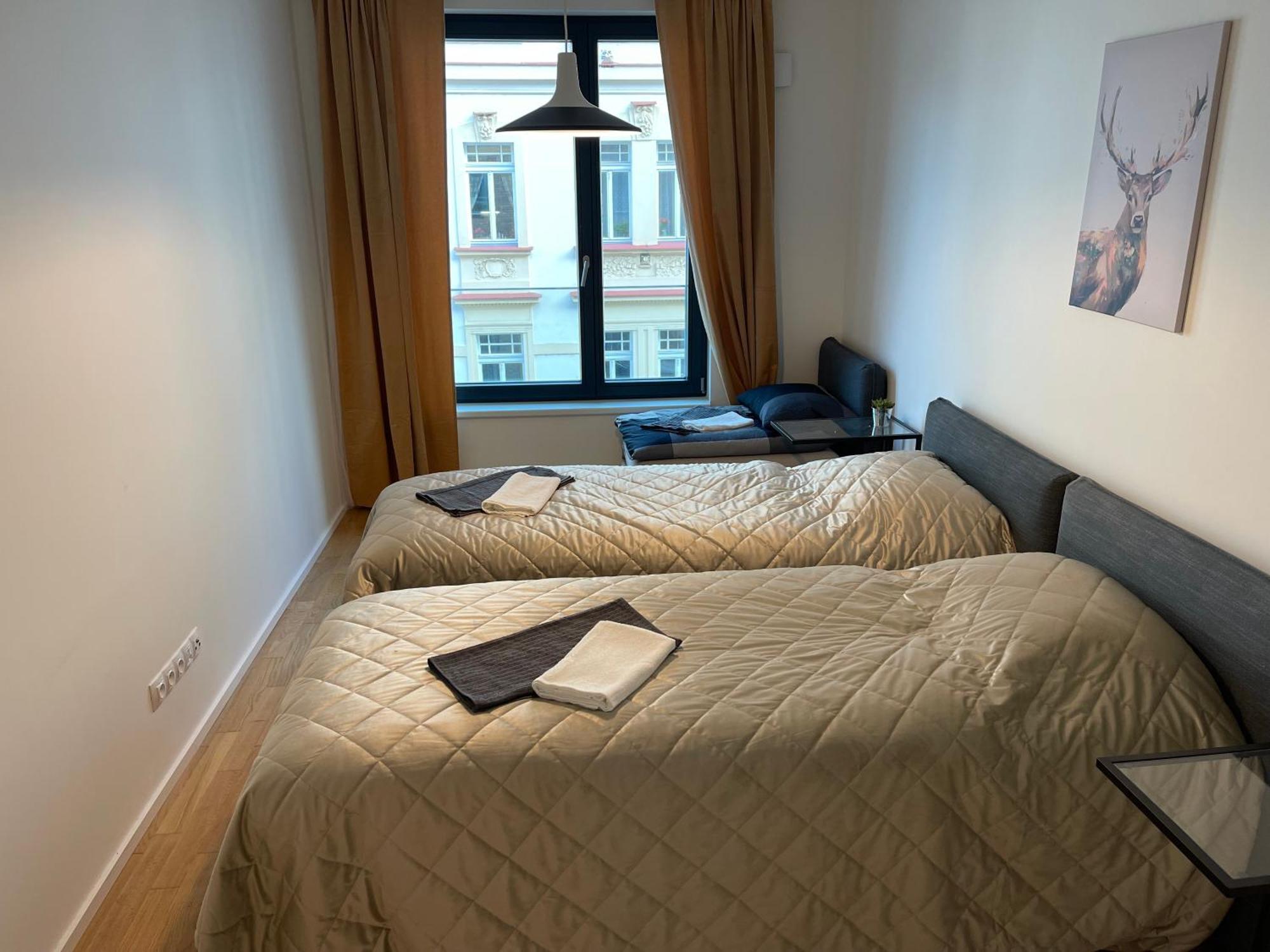 Apartment 4 Room, 2 Bath, Parking Praha Bagian luar foto